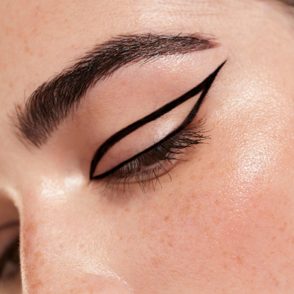 Dip-in Liquid Eyeliner Water-Resistant Liquid Eyeliner for Bold Precise Lines